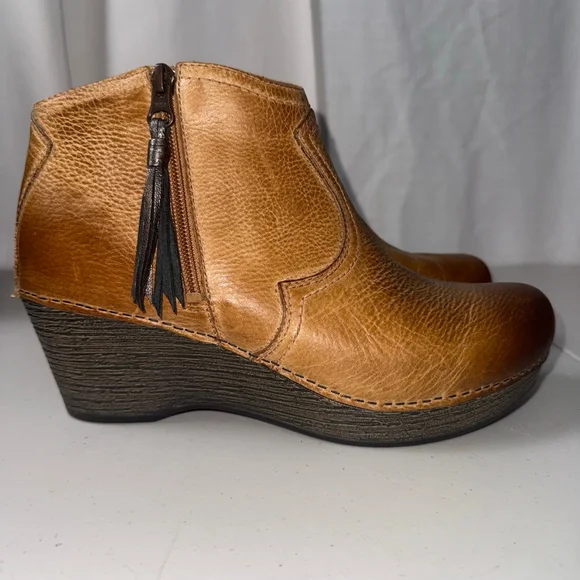 Women's Dansko Veronica Bootie brown leather ankle boots Size 40EU/ 9.5-10 US - Picture 2 of 12
